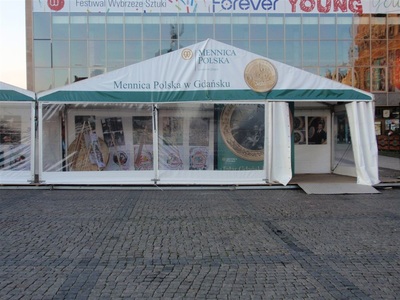 Oferujemy wynajem namiotów wystawienniczych do organizacji stoisk promocyjnych i wystawowych na imprezach plenerowych.
