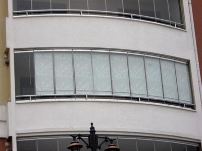 Inwards opening balcony glass units are easy to clean safely without a need to reach out from the balcony.