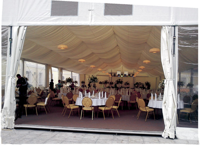 Całoroczne hale namiotowe cateringowe to szeroka gama rozmiarów oraz paleta dodatkowych rozwiązań.
