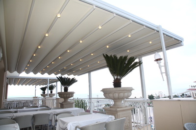 The Porolet Roman pergola is automated as standard, with further wireless remotes available