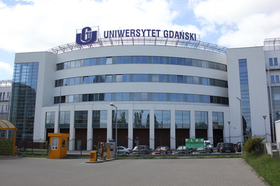 Firma POROLET jest wyłącznym dostawcą przesłon okiennych dla Uniwersytetu Gdańskiego od kilku lat. Montujemy różnego rodzaju systemy w zależności od przeznaczenia pomieszczenia.