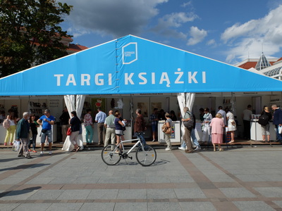Zadaszenie reklamowe, z  zadrukiem, wykonane na targi w Gdyni.