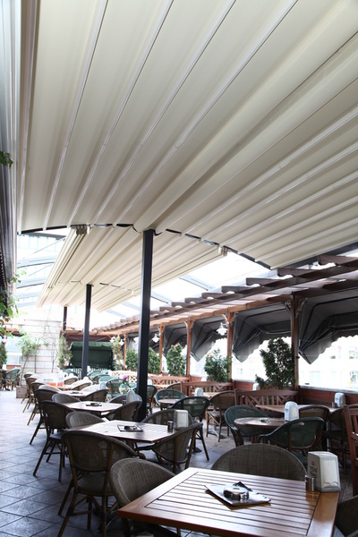 The basic system allows rainwater to flow freely off the sides and protect customers underneath Variations of the Porolet Pergola system allow for greater flexibility in installation with lighting, heating and different profiles for aesthetic purposes.