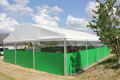 Dużym atutem wiat namiotowych Porolet jest zarówno szybki montaż, jak i wytrzymały materiał, który chroni przed szkodliwym promieniowaniem ultrafiolotewym. 