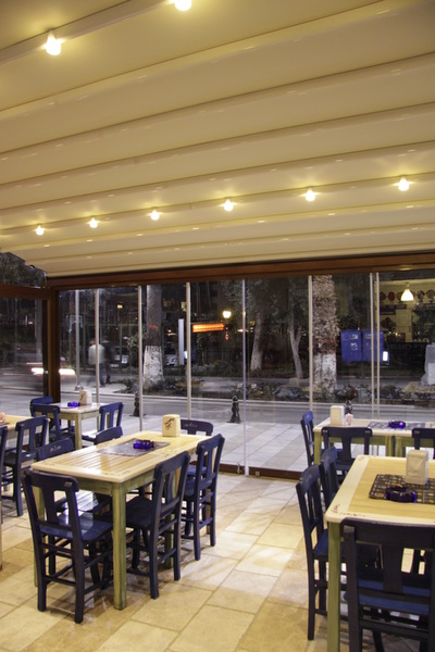 Thanks to the high quality of the roman pergolas and the well-structured sales force, the company is able to meet the needs of even the most demanding shopkeepers and business operators.