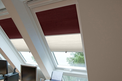 Rolety plisowane dachowe - Umożliwia zasłonięcie dowolnego fragmentu okna - przesuwając plisę od dołu lub od góry.