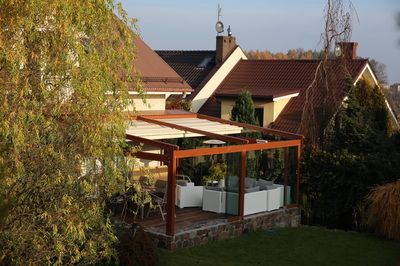 Dach nad tarasem należy jednak projektować i budować w sposób określony w przepisach.