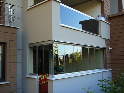 Slide the retractable glass open easily for fresh air on those beautiful summer days.