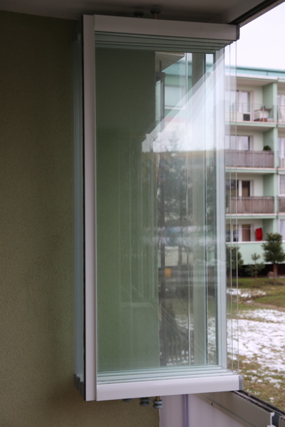  Porolet system customizes the glass balcon with pre-designed standard elements to fit in your home. 
