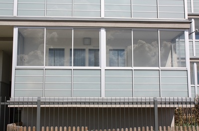 The Porolet balcony glass system keeps rain, snow, wind, dust and birds away from the balcony.